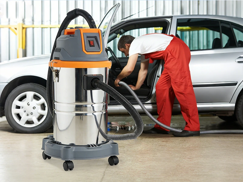 高度な濾過と高い吸引力で車内を徹底的に洗浄